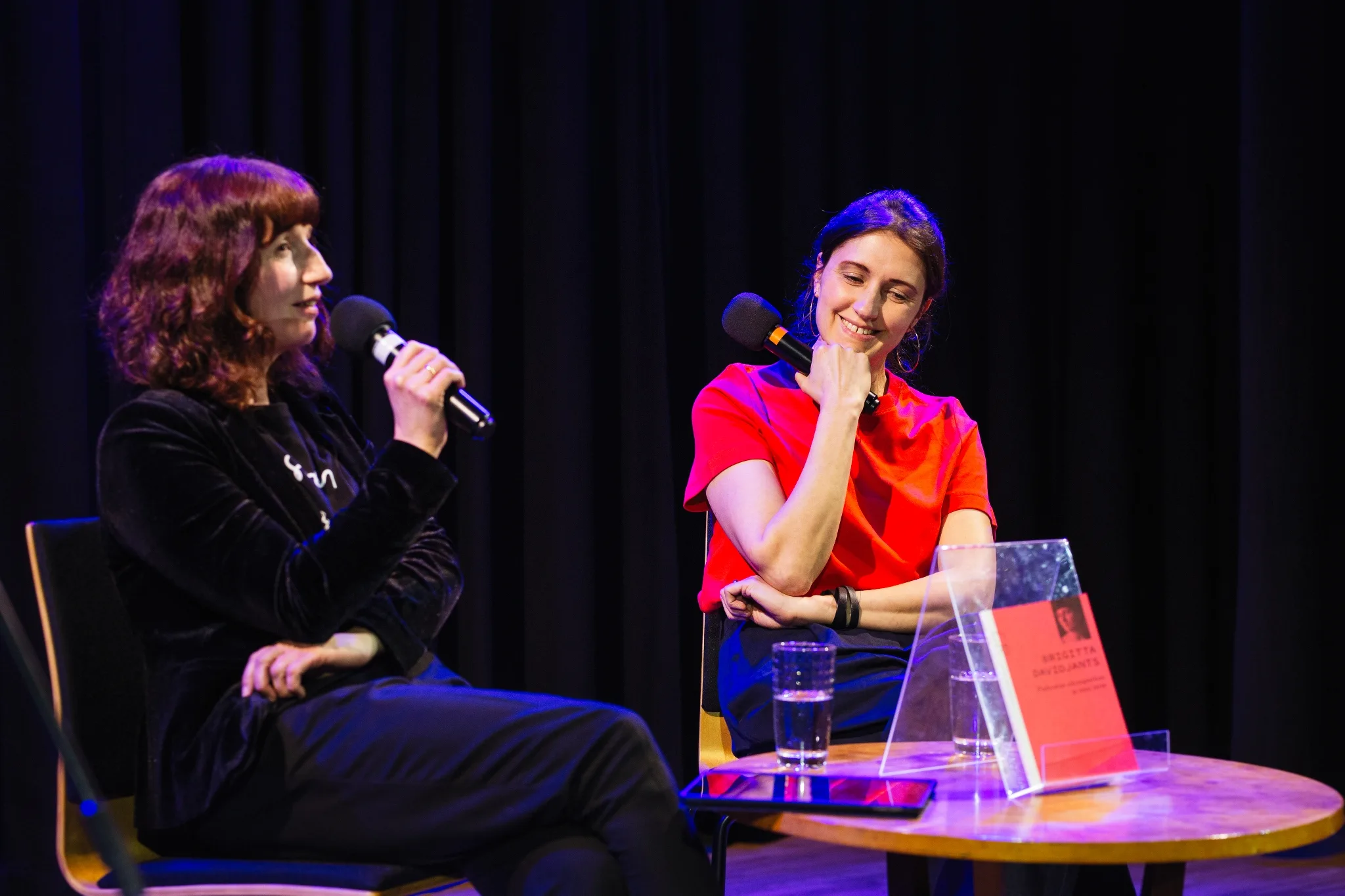 Brigitta Davidjantsi jutukogu „Plahvatus nätsuputkas ja teisi jutte“ esitlus